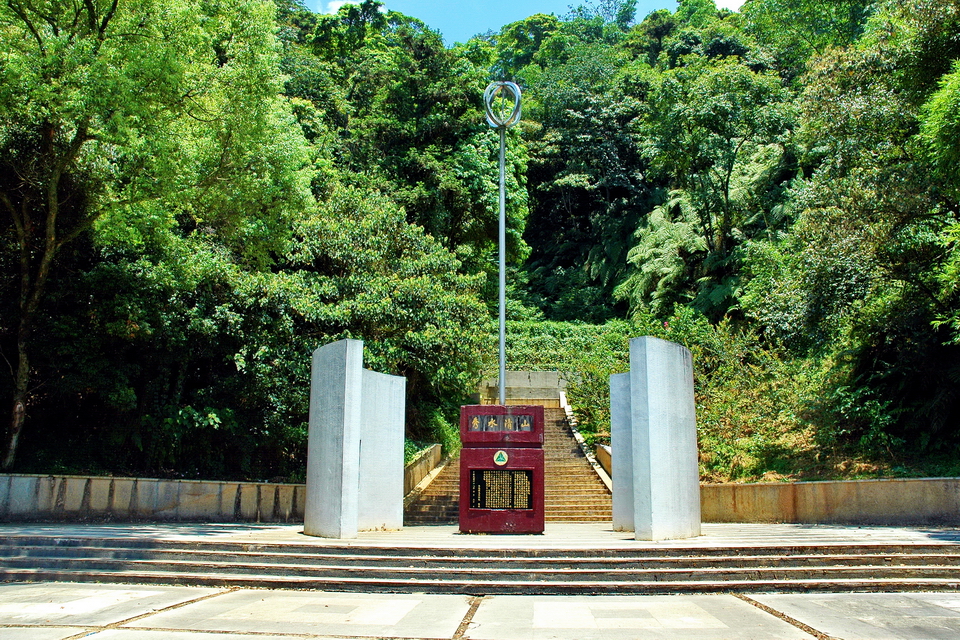 台灣地理中心碑 台灣地理中心碑